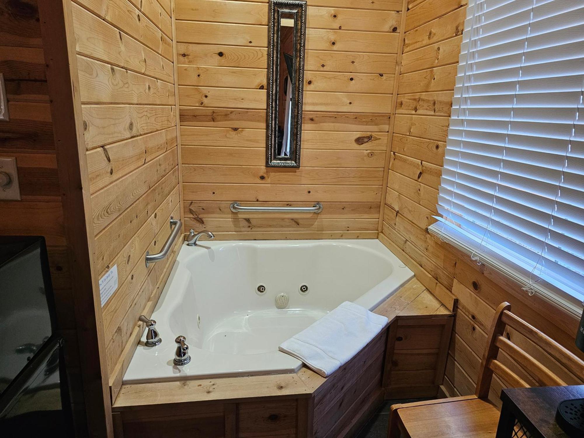 5 Min To Beaver Lake-King Bed-Fire Pit-Jetted Tub #5 유레카 스프링스 외부 사진